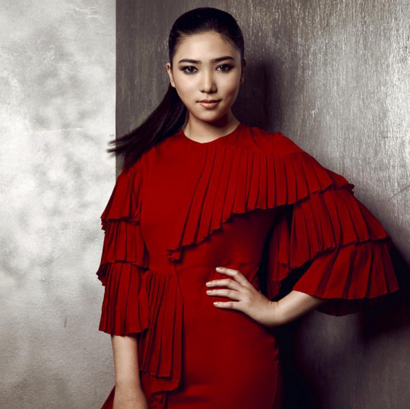 27 Foto dan Profil Isyana Sarasvati, Video Musisi Cantik Multi