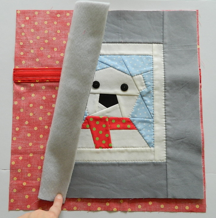 installing zipper closure in a pillow cover {tutorial}