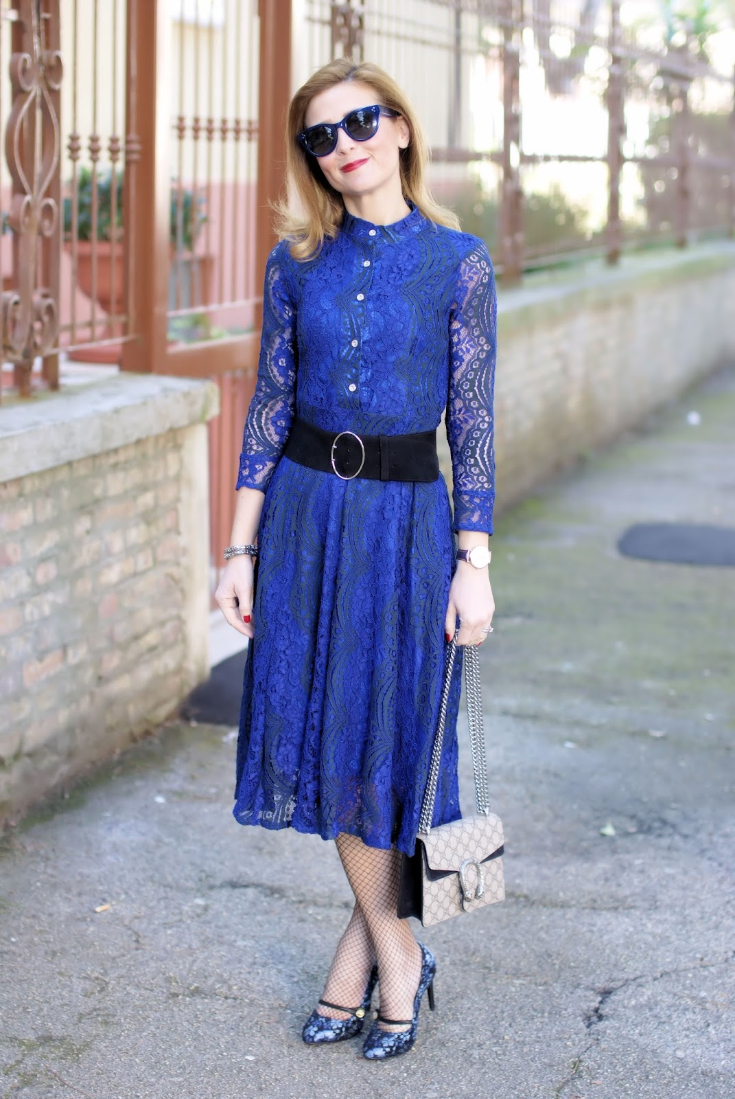 What to wear on Easter: my outfit idea with Dezzal blue lace dress and fishnets on Fashion and Cookies fashion blog, fashion blogger style