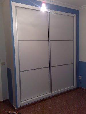 Sol, aire y madera, Cv en imágenes: Armario empotrado con puertas