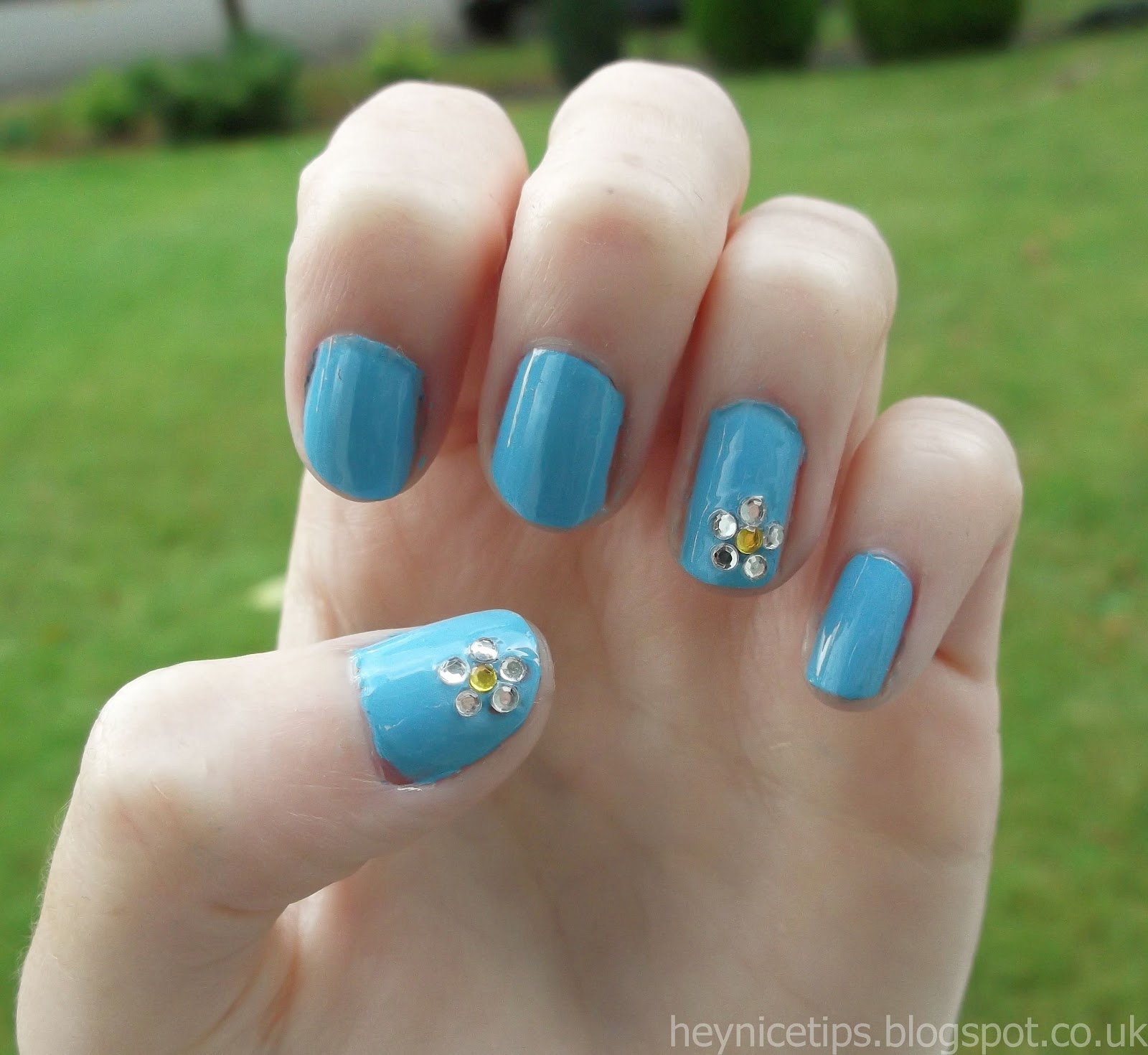 Hey, nice tips!: Diamante Daisy Nails