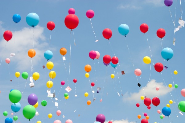 20+ WAYS TO CELEBRATE THE NEW YEAR WITH KIDS- great ideas! PIN! #newyearseveactivitiesforkids