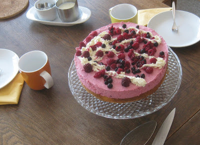 Beeren-Quark-Schmand-Torte
