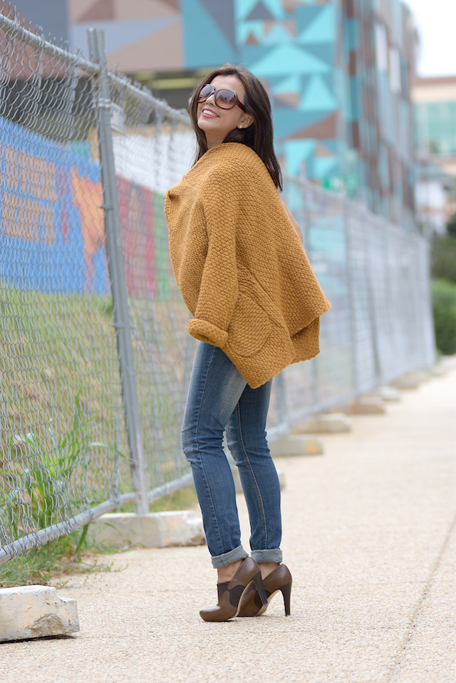Wearing: Top: LightInTheBox Cardigan Sweater: Amazon Jeans: GAP Shoes: Franco Sarto Bag: Michael Kors Wearing: Top: LightInTheBox Cardigan Sweater: Amazon Jeans: GAP Shoes: Franco Sarto Bag: Michael Kors