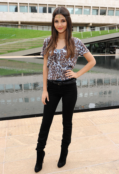 Just one day after her lovely LA Emmy Awards appearance Victoria Justice