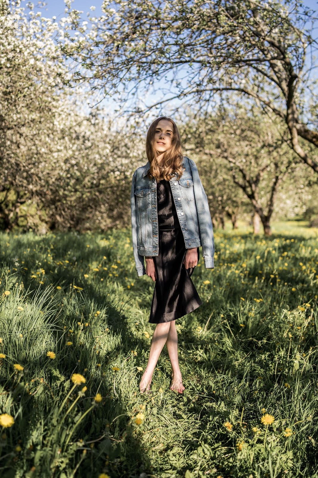 Black slip dress and denim jacket - Musta silkkimekko ja farkkutakki