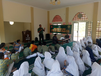 KODIM 0725/SRG GANDENG KEMENAG BERIKAN CERAMAH NARKOBA DAN MIRAS DALAM GIAT NON FISIK TMMD REG KE 103 TH 2018 DI SMPN 2 SAMBIREJO