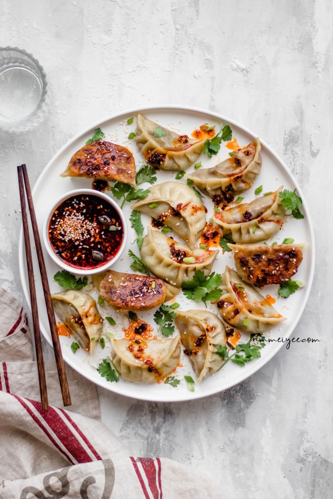 Flavourful steamed vegan potstickers with homemade dumpling wrappers. Need more recipes? Find 25 Super Healthy Vegan Dinner Recipes for Weeknights. vegan recipe dinner | vegan entrees | dinner vegan recipes #healthyeating #vegandinner #healthy #dinner