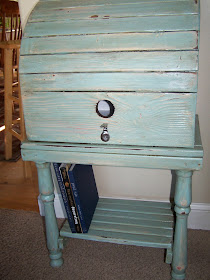 birdhouse breadbox storage table http://bec4-beyondthepicketfence.blogspot.com/2011/05/from-breadbox-to-birdhouse-storage.html