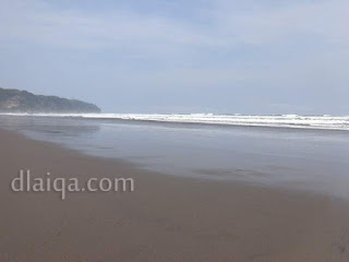 pasir pantai berwarna gelap pasir pantai berwarna gelap