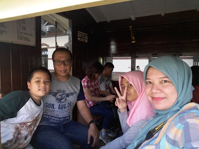 naik-kereta-wisata-diesel-jurusan-ambarawa-tuntang-pp-12-km naik kereta wisata sejarah di museum kereta api ambarawa indonesia diesel uap traveling nurul sufitri mom lifestyle blogger