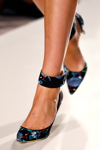 pointed shoes womens
