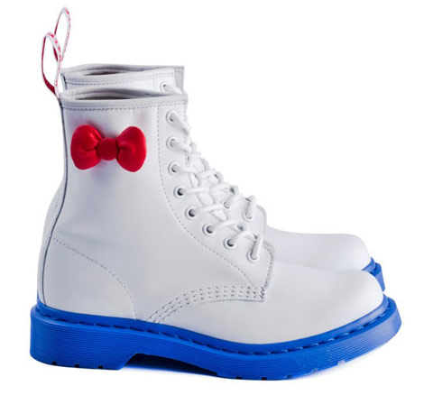 https://4.bp.blogspot.com/-99V96q4dbLw/ToIc4A_AoTI/AAAAAAAABzU/qKafHdWCd18/s640/hello-kitty-dr-martens-boots-blue-soles-red-bow.jpg