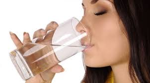 Manfaat Minum Air Putih Hangat di Pagi Hari Manfaat Minum Air Putih Hangat di Pagi Hari