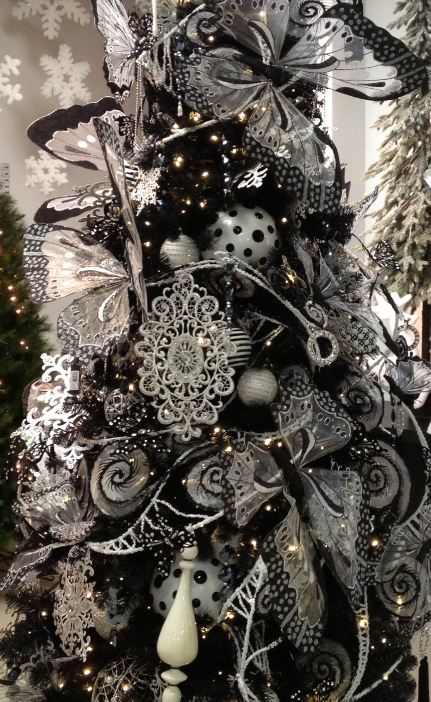 Stunning Black and White Christmas Tree