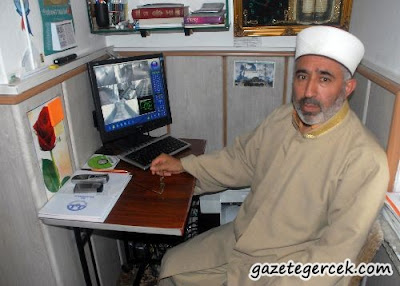camiyi kamera ile izleyen imam camiyi kamera ile izleyen imam