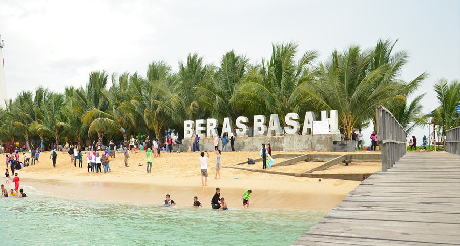 Wisata Pantai Beras Basah Kalimantan Timur