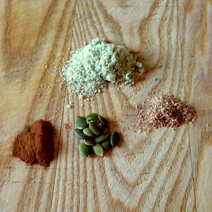 Set up garnish station with a bit of cinnamon, nutmeg and extra pepitas