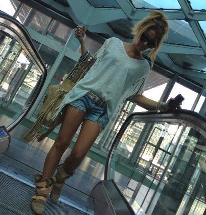 Αυτή η γυναικάρα διώχνει (;) τον Πέτριτς (pics)