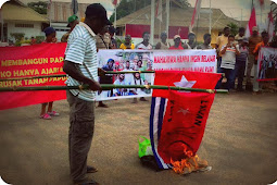 Masyarakat Adat dan Mahasiswa Merauke Bakar Bendera KNPB dan Bintang Kejora