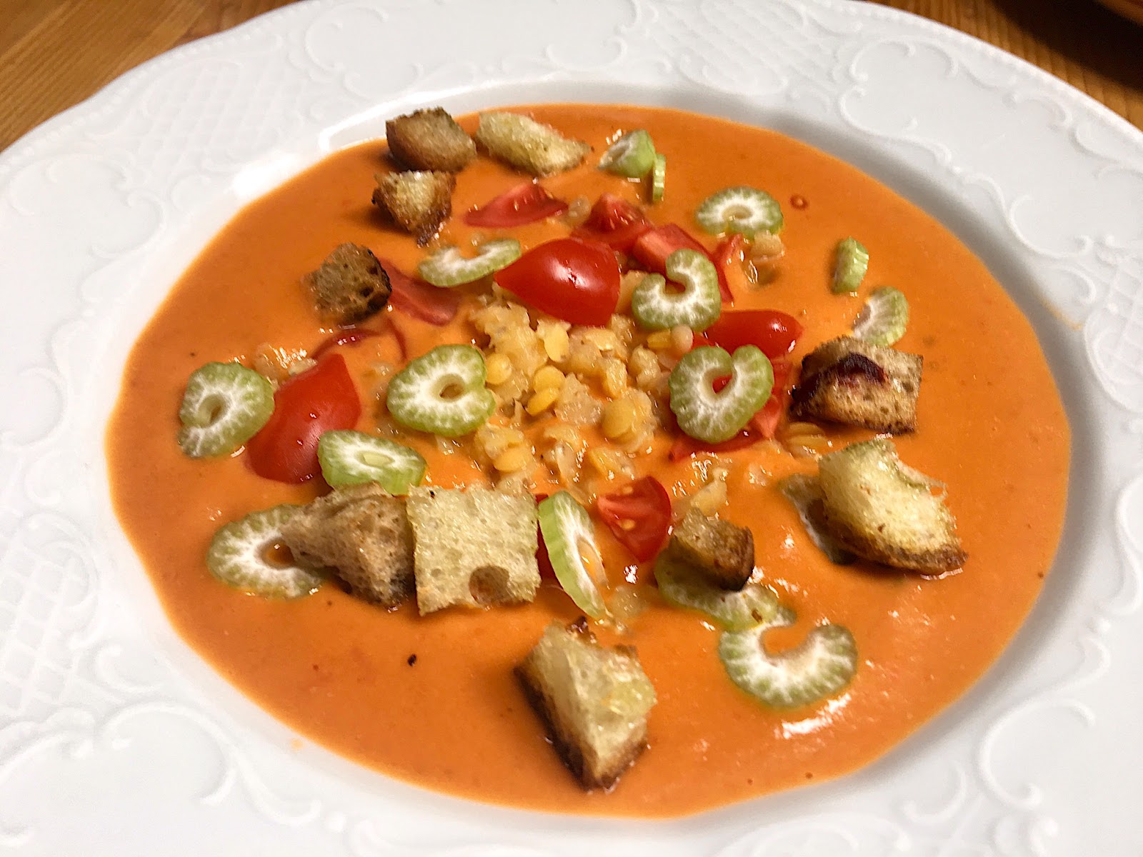 Tomatensuppe mit roten Linsen