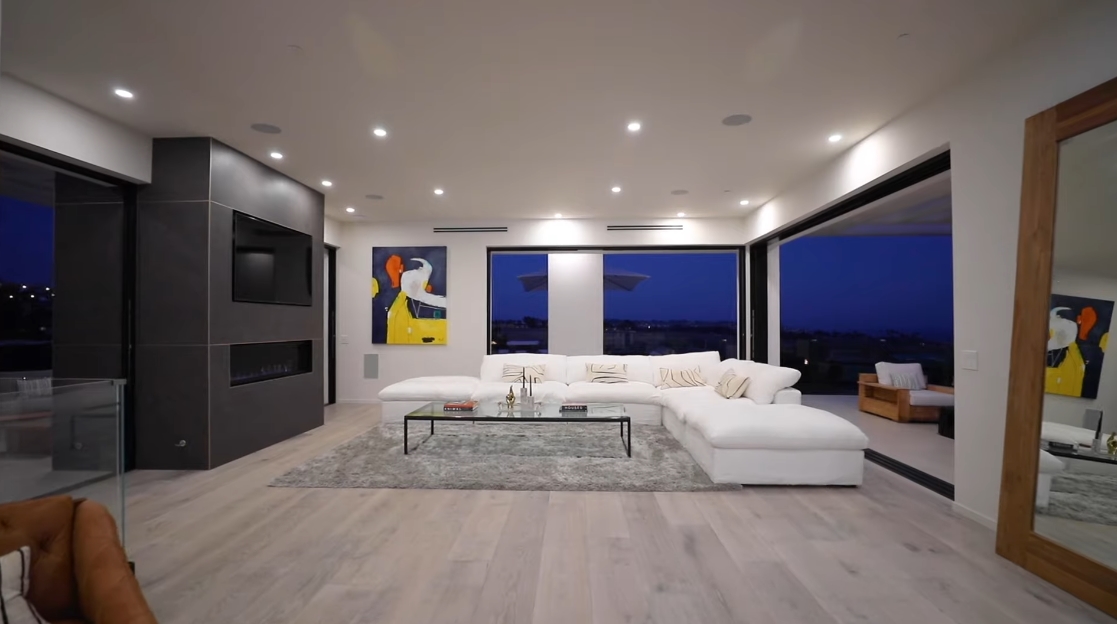 43 Interior Design Photos vs. 5944 Filaree Heights Rd, Malibu Luxury Home Tour