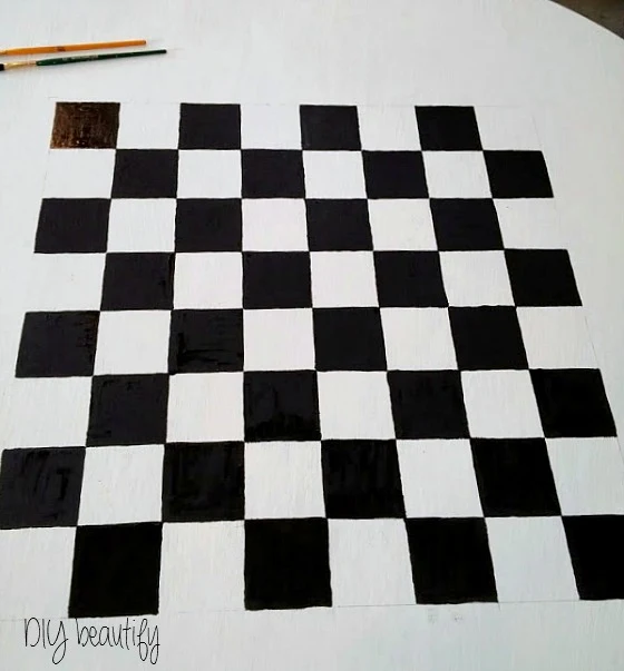 Como Fazer um Jogo de Damas com Tampinhas  Chess board, Checkerboard  pattern, Stencil decor