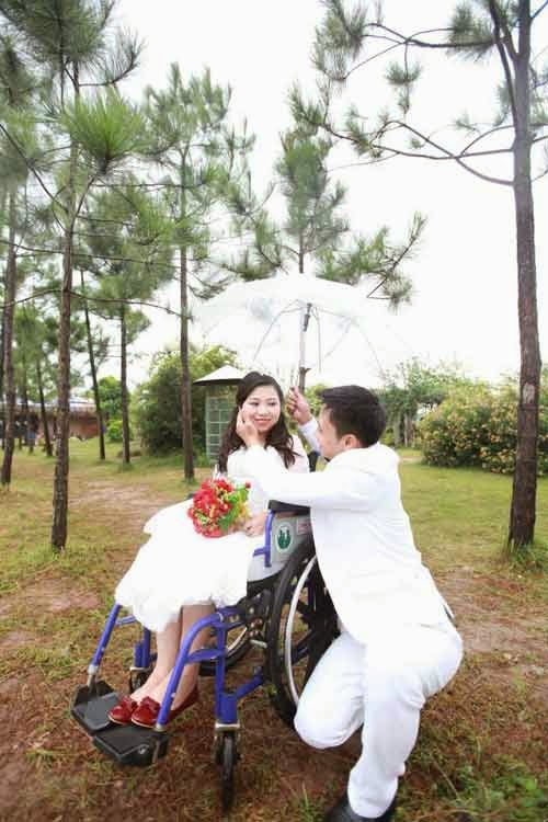 Đám cưới như mơ của cô dâu khuyết tật và chú rể hào hoa