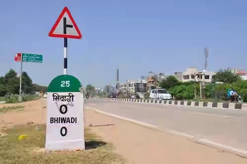 What indicates the milestone colour representation in India - Geography ...