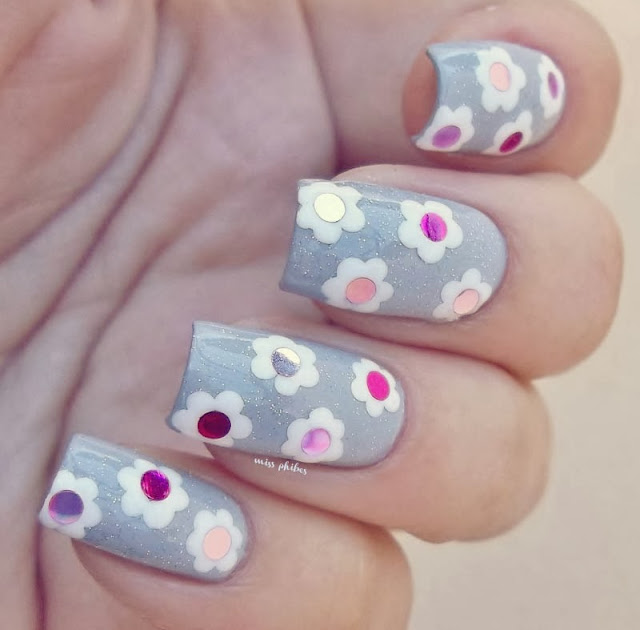 Flowers nail art + round glitters
