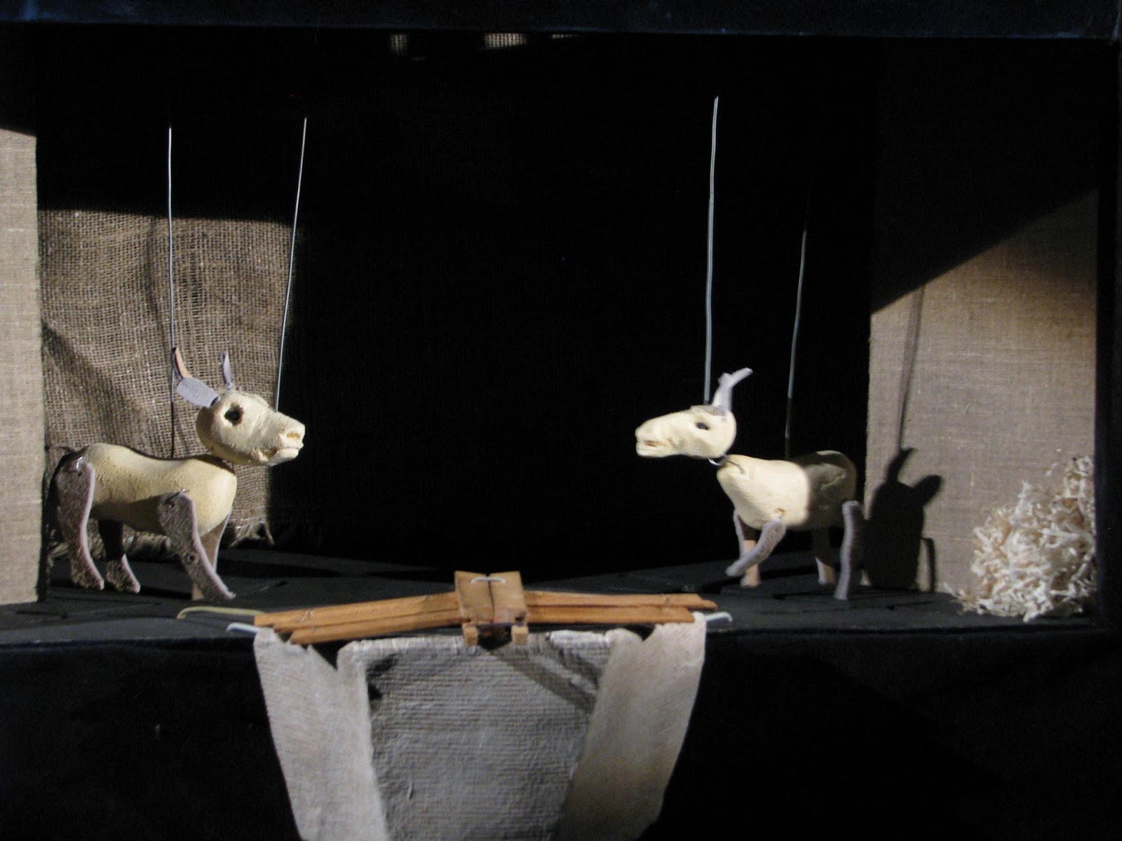 масленица танцы. моя дорогая helene театр комиссаржевской. отвешанный театр это-. театр мотив. сценография спектакля по рассказам шукшина.