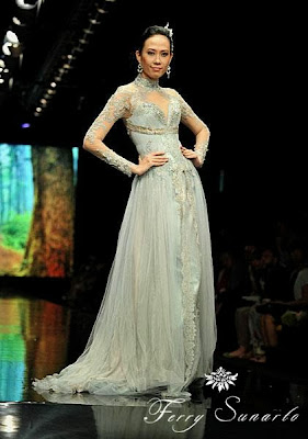 Model Kebaya Ferry Sunarto Modern Terbaru Model Kebaya Ferry Sunarto Modern Terbaru
