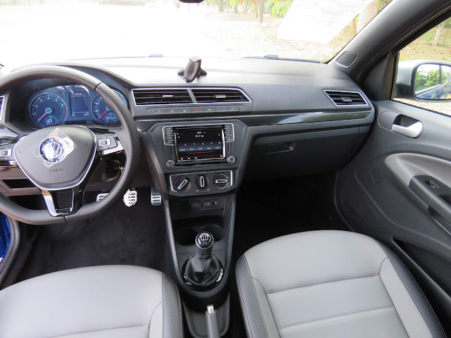 VW Saveiro Cross Cabine Dupla 2017  - interior - sistema multimídia