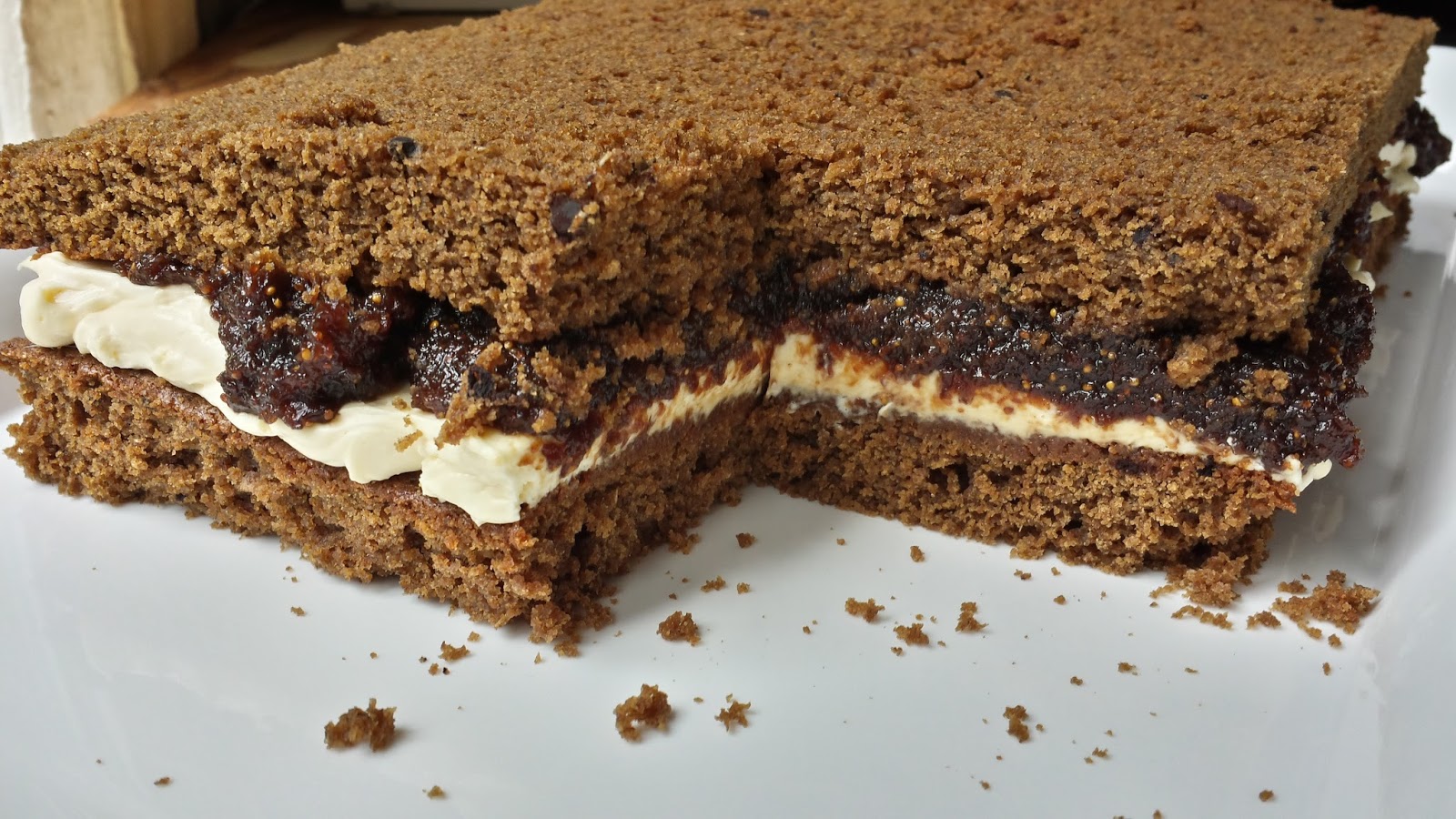 Artisanal Goodies 1 Pumpernickel Cake With Fig Jam Preesi Food