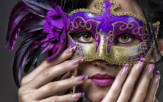 Beautiful_brunette_hair_women_with_venetian_mask_amazing_eyes_portrait-lips_fingernails-design-HD-wallpaper-clean-www.epichdwallpapers.com