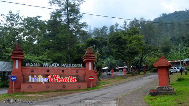 pemandian air panas padusan di pacet mojokerto