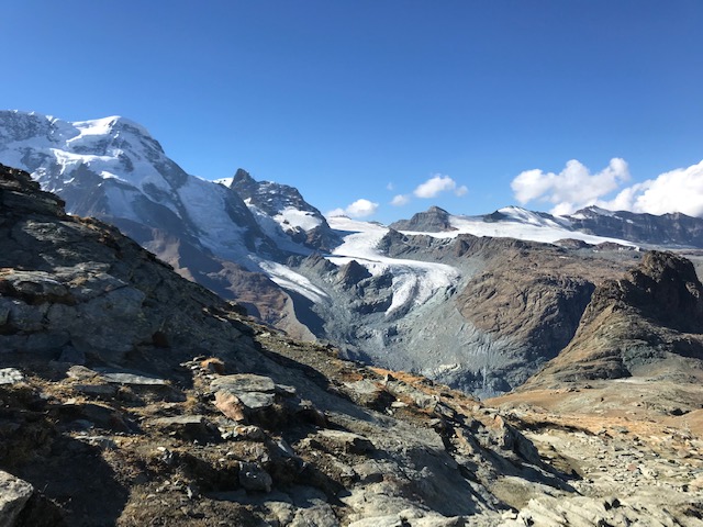 スイス・ツェルマット・ゴルナーグラートから女一人ハイキング下山