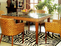 Penataan Ruang Makan dengan Sentuhan Kursi Rotan