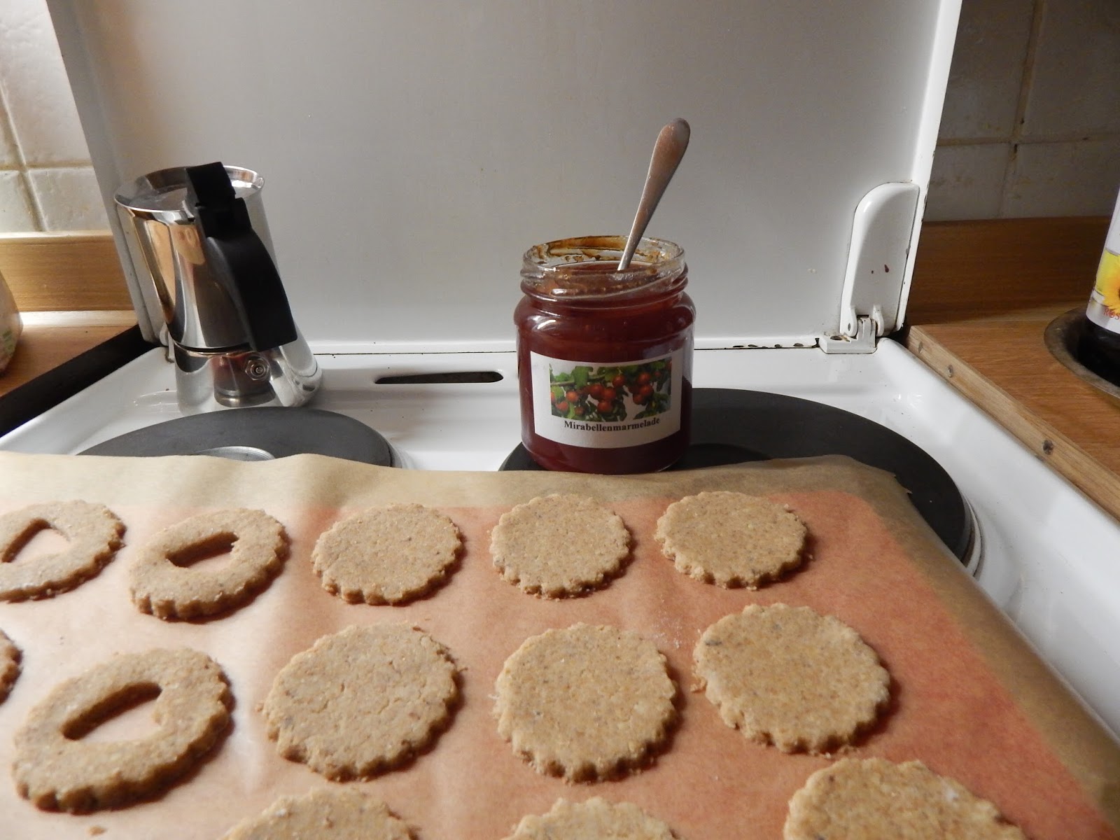 Reisbluete-veganblog-Vegane-Adventsplu00e4tzchen-Dinkel-Spitzbuben