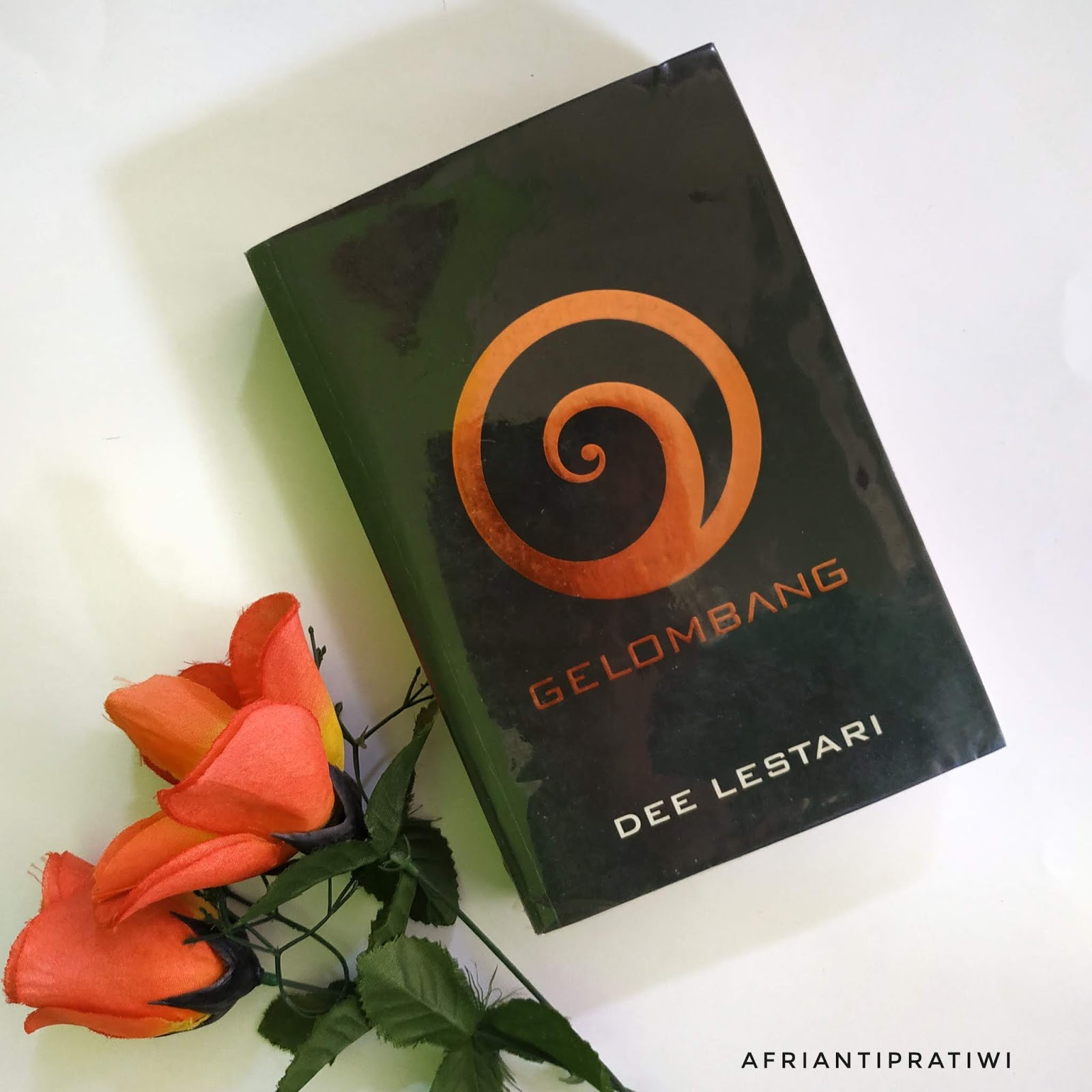 [Book Review] Supernova 5 GELOMBANG by Dee Lestari