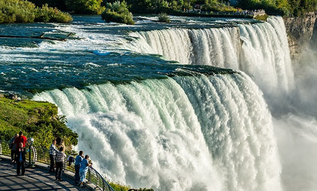 Education And Natural In Niagara Falls In Canada And United States Border Education And Natural In Niagara Falls In Canada And United States Border