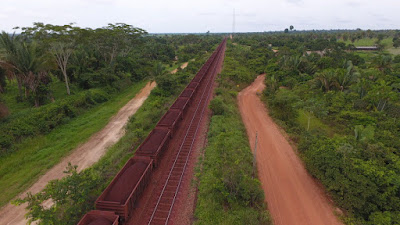 Resultado de imagem para fotos de roubo de combustível trem da vale no Maranhão