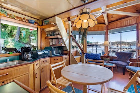 04-Living-Room-and-Kitchen-Architecture-with-the-House-Boat-on-an-Island-www-designstack-co