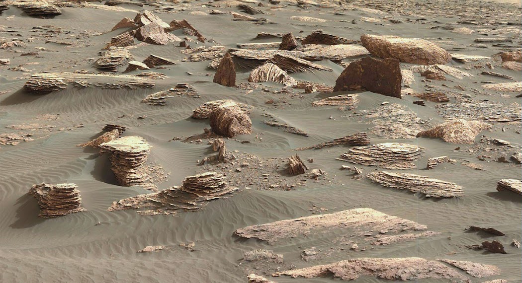 Hình ảnh này được chụp bởi tàu Curiosity vào ngày 26 tháng 3 năm 2017, nhằm sol 1648. Hình ảnh: JPL-Caltech/MSSS/NASA. Hình ảnh này được chụp bởi tàu Curiosity vào ngày 26 tháng 3 năm 2017, nhằm sol 1648. Hình ảnh: JPL-Caltech/MSSS/NASA.