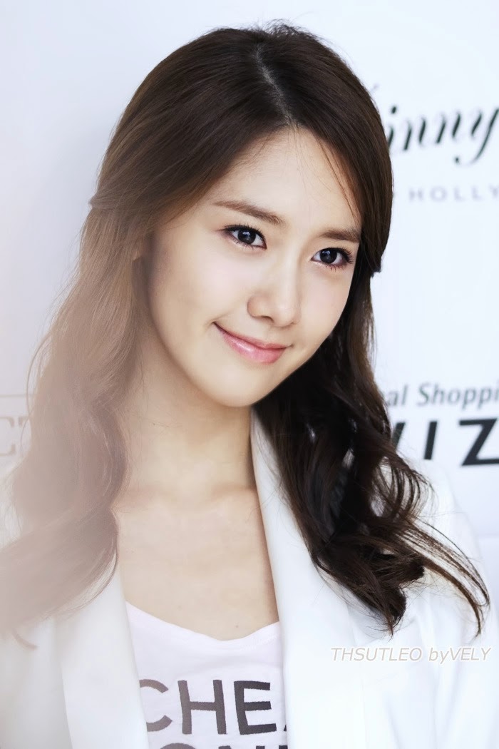cute feminine pose asian celebrities im yoona cute feminine pose asian celebrities im yoona