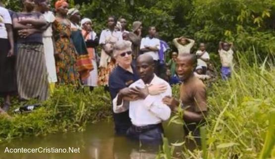 Tribu africana recibe a Cristo tras escuchar el Evangelio por primera vez