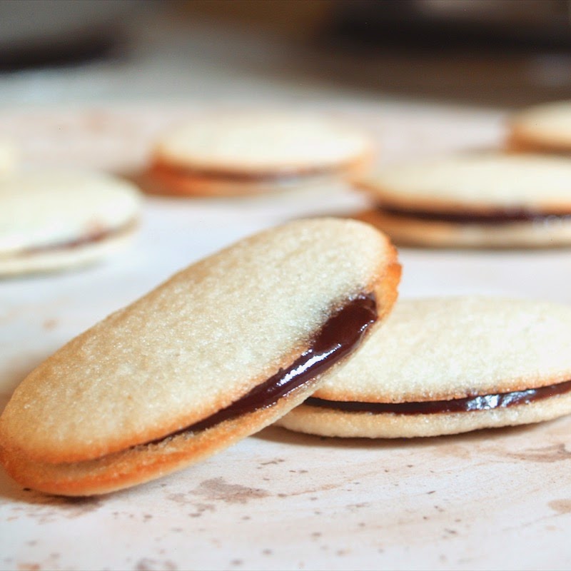 Hungry Hungry Highness: Milano Cookies