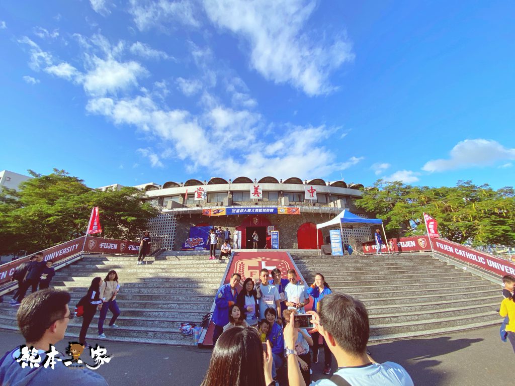 UBA大專籃球聯賽|輔仁大學中美堂~來看輔大競技啦啦隊表演和地主隊比賽