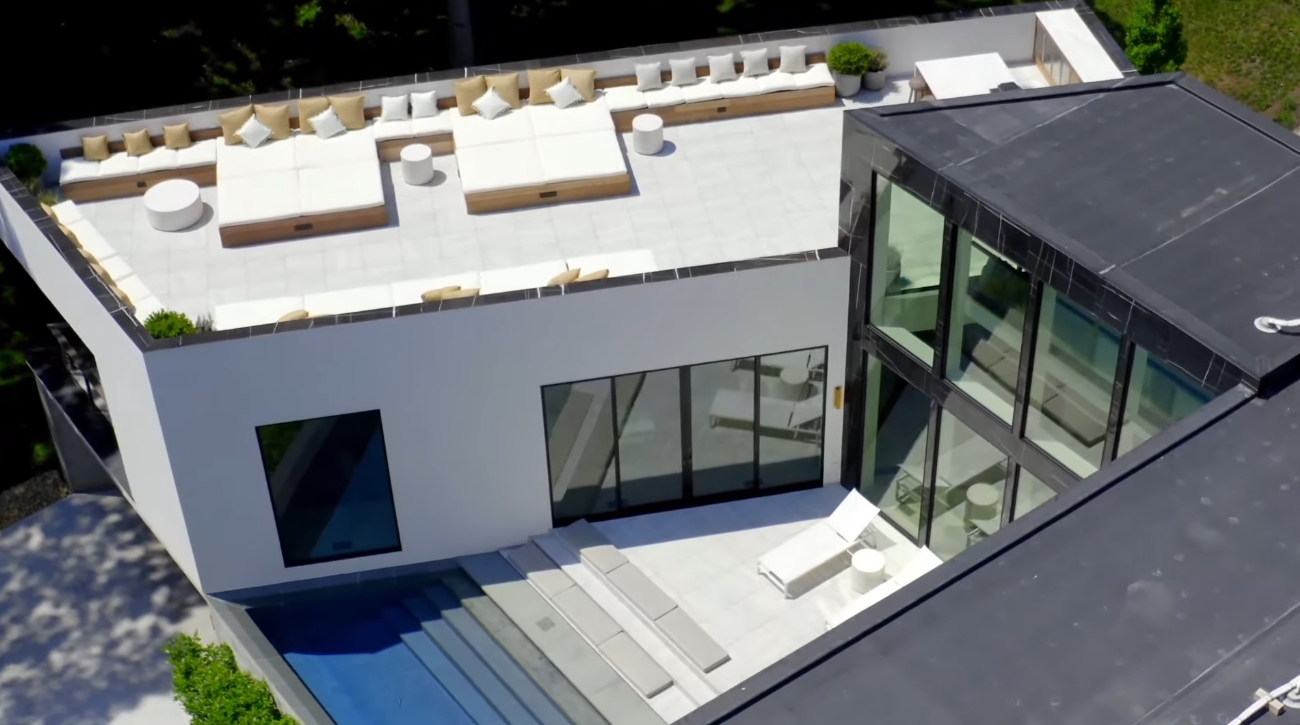 18 Photos vs. Unique Modern Home in Shelter Island, New York - Luxury House & Interior Design Video Tour