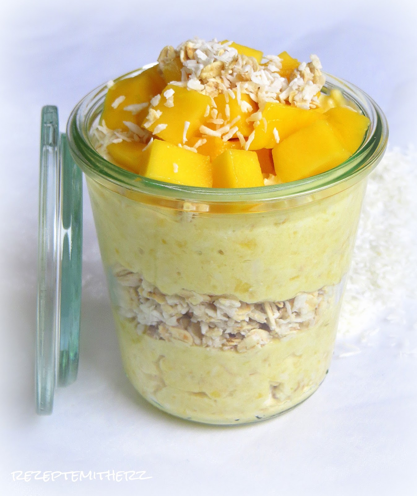 Rezepte mit Herz: Mango - Joghurt mit Kokos - Haferflocken